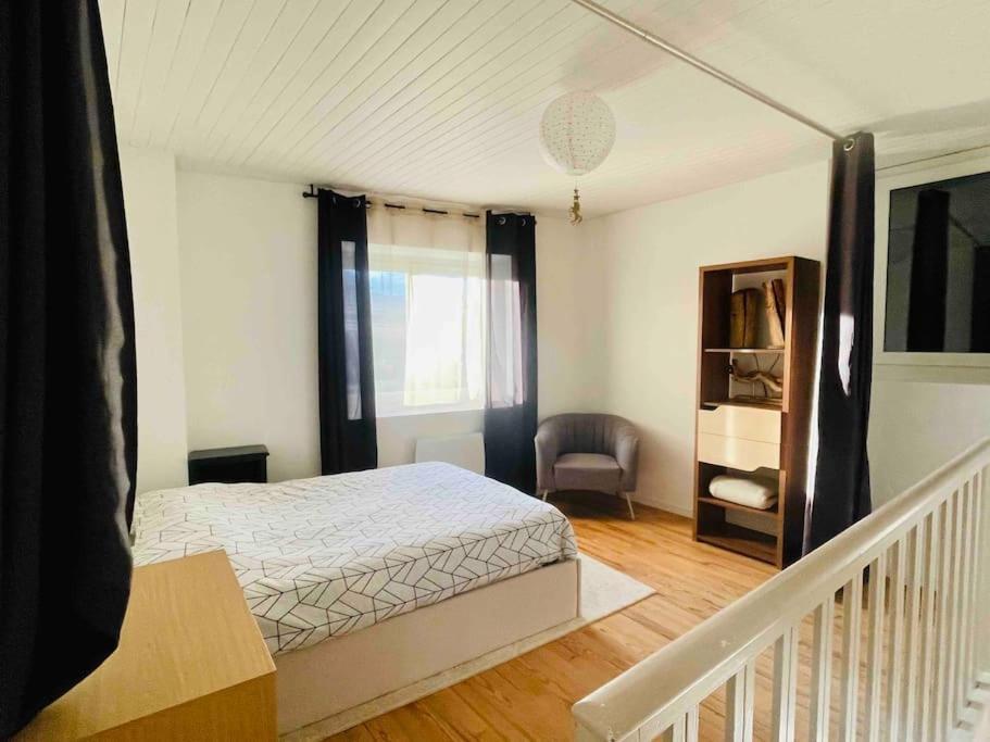 Agreable Maison De Village Avec Balcon Roiffieux Dış mekan fotoğraf
