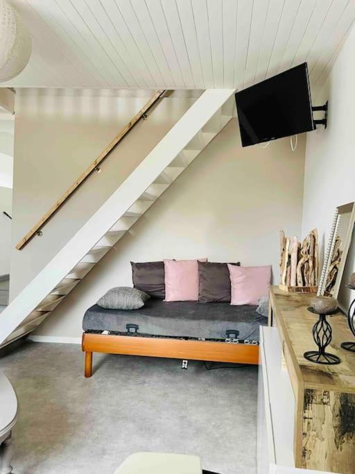 Agreable Maison De Village Avec Balcon Roiffieux Dış mekan fotoğraf