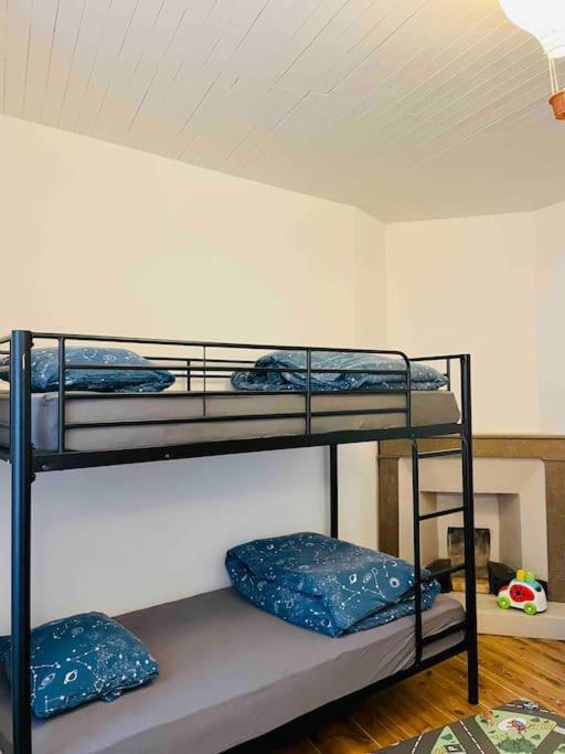 Agreable Maison De Village Avec Balcon Roiffieux Dış mekan fotoğraf