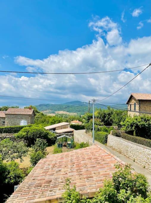 Agreable Maison De Village Avec Balcon Roiffieux Dış mekan fotoğraf